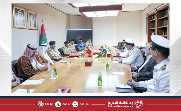 القائد العام لقوة دفاع البحرين يستقبل رئيس هيئة أركان البحرية بجمهورية باكستان الإسلامية